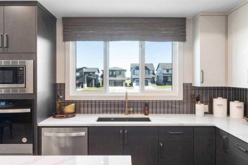 72 Creekstone Grove Sw, Calgary, AB - Indoor Photo Showing Kitchen