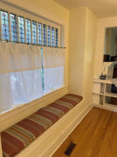 133 10 Avenue Ne, Calgary, AB - Indoor Photo Showing Other Room