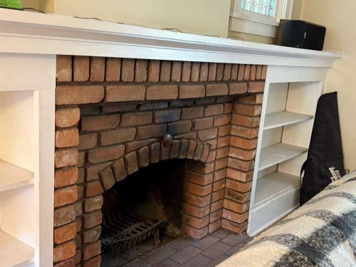 133 10 Avenue Ne, Calgary, AB - Indoor Photo Showing Other Room