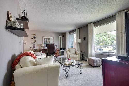 13-7 Stanton Street, Red Deer, AB - Indoor Photo Showing Living Room