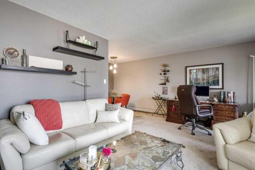 13-7 Stanton Street, Red Deer, AB - Indoor Photo Showing Living Room