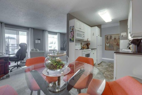 13-7 Stanton Street, Red Deer, AB - Indoor Photo Showing Dining Room