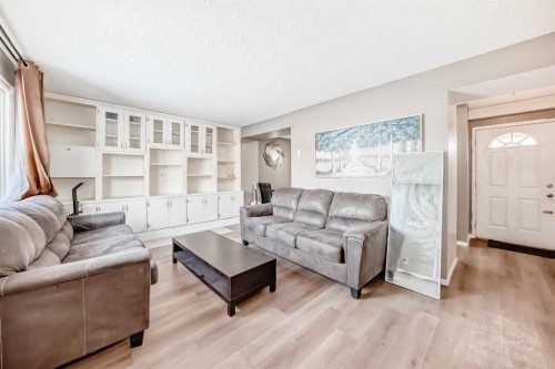 B1-35 Nash, Red Deer, AB - Indoor Photo Showing Living Room