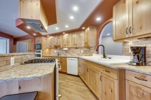 33542 Range Road 50, Rural Mountain View County, AB - Indoor Photo Showing Kitchen