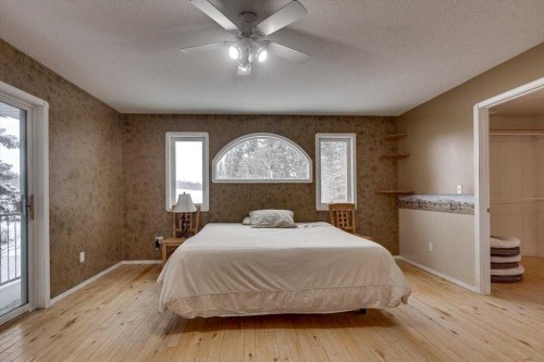 33542 Range Road 50, Rural Mountain View County, AB - Indoor Photo Showing Bedroom