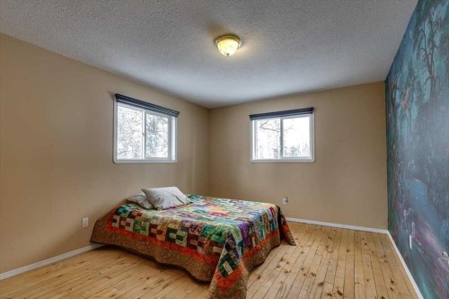33542 Range Road 50, Rural Mountain View County, AB - Indoor Photo Showing Bedroom