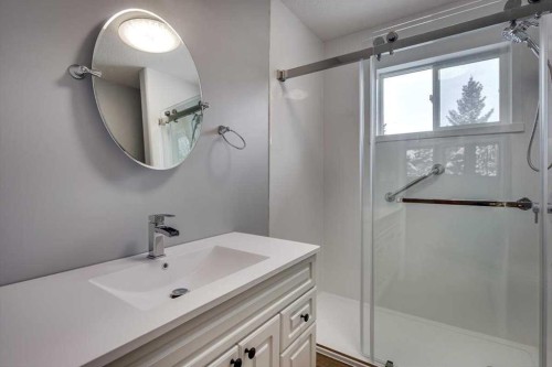 33542 Range Road 50, Rural Mountain View County, AB - Indoor Photo Showing Bathroom