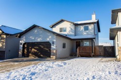 5 Pine Crescent  Blackfalds, AB T4M 0E3