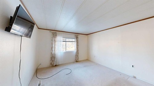 6007 Spruce Drive, Stettler, AB - Indoor Photo Showing Other Room