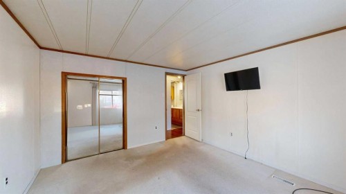 6007 Spruce Drive, Stettler, AB - Indoor Photo Showing Other Room