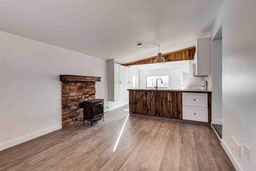 205 Trochu Avenue, Trochu, AB - Indoor Photo Showing Kitchen
