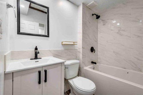 205 Trochu Avenue, Trochu, AB - Indoor Photo Showing Bathroom