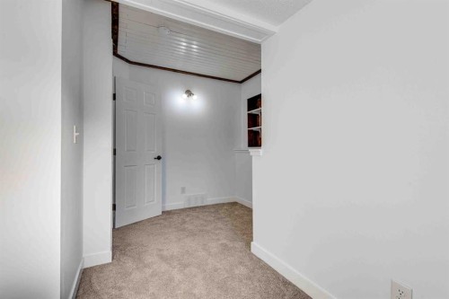 205 Trochu Avenue, Trochu, AB - Indoor Photo Showing Other Room