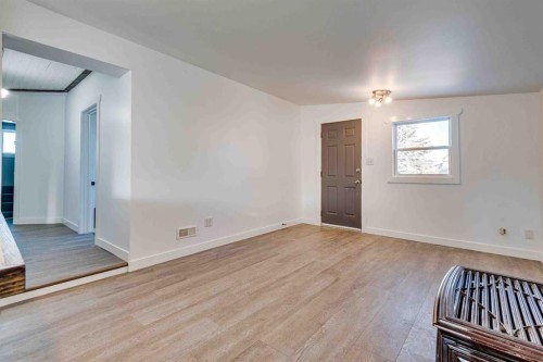 205 Trochu Avenue, Trochu, AB - Indoor Photo Showing Other Room
