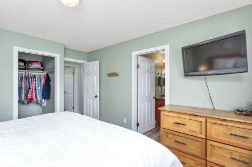 336 5 Avenue South, Big Valley, AB - Indoor Photo Showing Bedroom