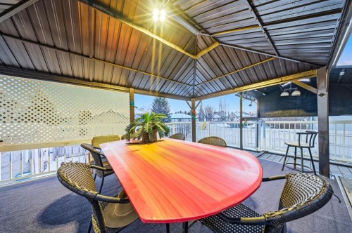 5905 61 Avenue, Ponoka, AB - Outdoor With Exterior