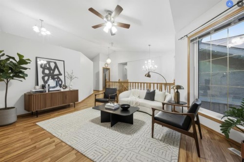 5905 61 Avenue, Ponoka, AB - Indoor Photo Showing Living Room