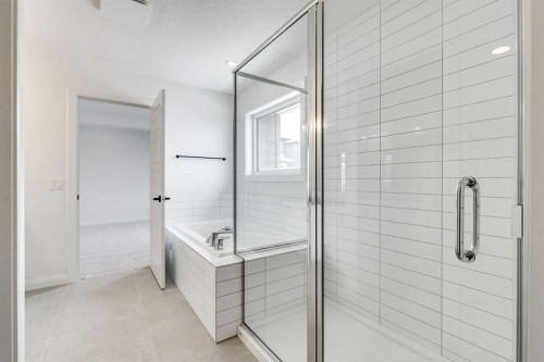 285 Creekstone Hill Sw, Calgary, AB - Indoor Photo Showing Bathroom