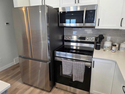 505 Peever, Acme, AB - Indoor Photo Showing Kitchen