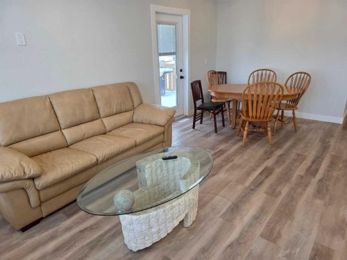 505 Peever, Acme, AB - Indoor Photo Showing Living Room