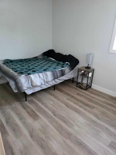 505 Peever, Acme, AB - Indoor Photo Showing Bedroom