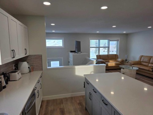 505 Peever, Acme, AB - Indoor Photo Showing Kitchen