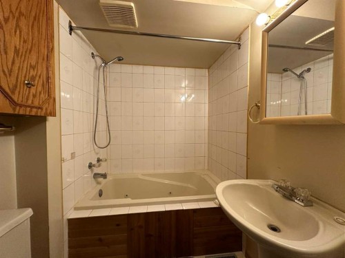 4829 46 Street, Ponoka, AB - Indoor Photo Showing Bathroom