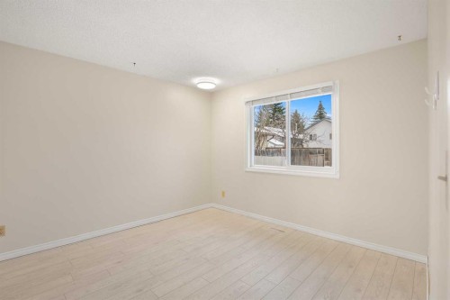 99 Dawson Street, Red Deer, AB - Indoor Photo Showing Other Room