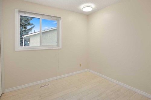 99 Dawson Street, Red Deer, AB - Indoor Photo Showing Other Room