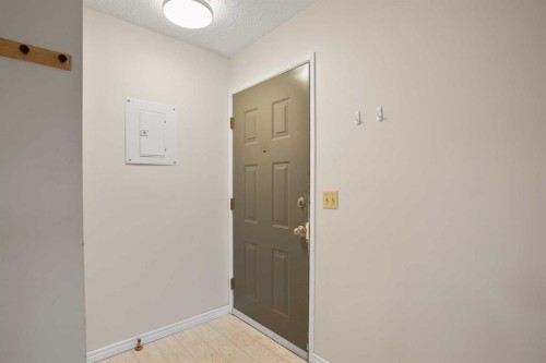 99 Dawson Street, Red Deer, AB - Indoor Photo Showing Other Room