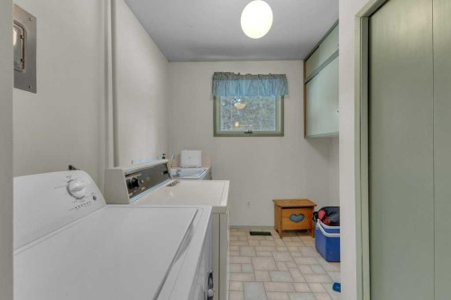 425016 Range Road 250, Rural Ponoka County, AB - Indoor Photo Showing Laundry Room