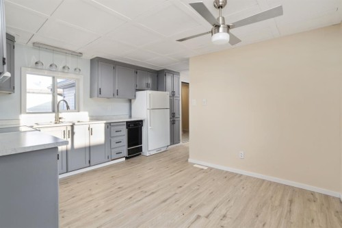 11 1St Avenue North, Hay Lakes, AB - Indoor Photo Showing Kitchen