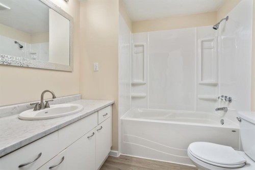11 1St Avenue North, Hay Lakes, AB - Indoor Photo Showing Bathroom