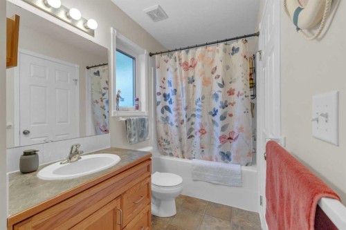 5003 36 Street, Sylvan Lake, AB - Indoor Photo Showing Bathroom