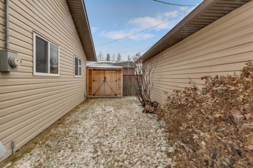 5003 36 Street, Sylvan Lake, AB - Outdoor With Exterior