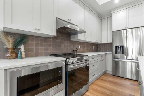 4930 Beardsley Avenue, Lacombe, AB - Indoor Photo Showing Kitchen With Upgraded Kitchen