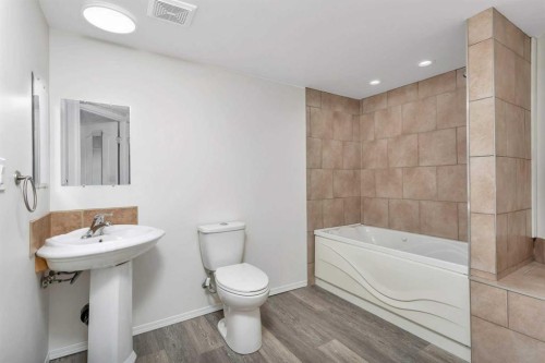 3 Lark Close, Sylvan Lake, AB - Indoor Photo Showing Bathroom