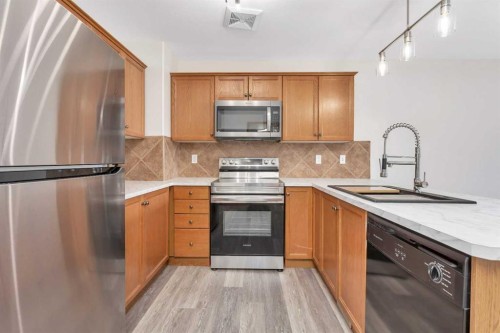 3 Lark Close, Sylvan Lake, AB - Indoor Photo Showing Kitchen