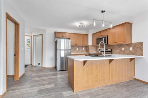 3 Lark Close, Sylvan Lake, AB - Indoor Photo Showing Kitchen