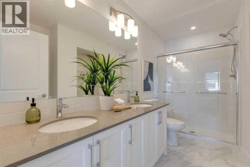438-65 Belvedere Pointe Se, Calgary, AB - Indoor Photo Showing Bathroom