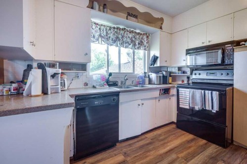 36258 Range Road 275, Rural Red Deer County, AB - Indoor Photo Showing Kitchen With Double Sink