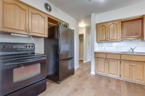 36258 Range Road 275, Rural Red Deer County, AB - Indoor Photo Showing Kitchen With Double Sink