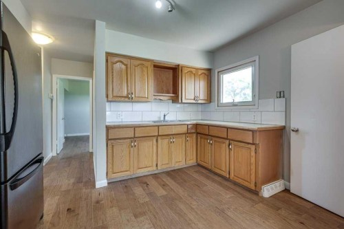 36258 Range Road 275, Rural Red Deer County, AB - Indoor Photo Showing Kitchen