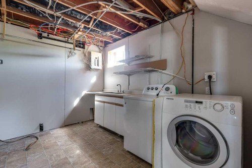 36258 Range Road 275, Rural Red Deer County, AB - Indoor Photo Showing Laundry Room
