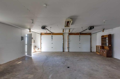 36258 Range Road 275, Rural Red Deer County, AB - Indoor Photo Showing Garage