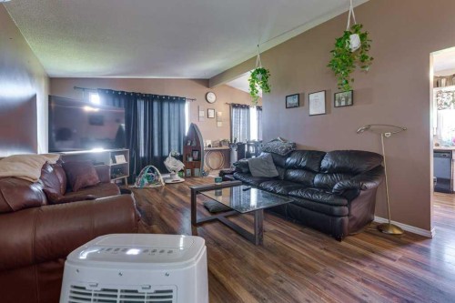 36258 Range Road 275, Rural Red Deer County, AB - Indoor Photo Showing Living Room