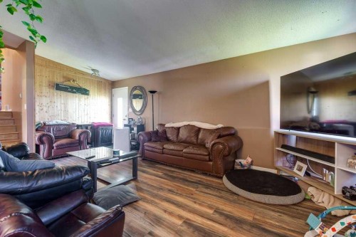 36258 Range Road 275, Rural Red Deer County, AB - Indoor Photo Showing Living Room
