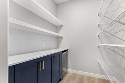 1-4413 48 Avenue, Sylvan Lake, AB - Indoor With Storage