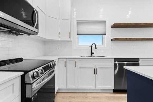 1-4413 48 Avenue, Sylvan Lake, AB - Indoor Photo Showing Kitchen With Double Sink With Upgraded Kitchen