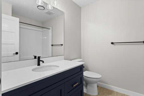 4-4413 48 Avenue, Sylvan Lake, AB - Indoor Photo Showing Bathroom